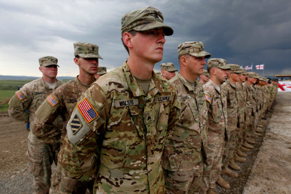 Реформа в армии США: Пентагон официально разрешит службу в вооруженных силах трансгендерам