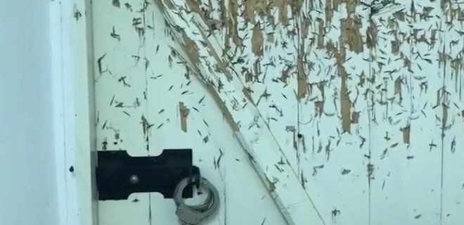 Акт вандализма в Киево-Печерской лавре: охрана московских попов тренировалась метать ножи – видео