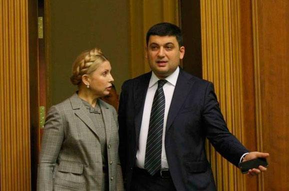 Ну, какой из Гройсмана премьер? У него диплом – фальшивый, а высшего образования вообще нет – Юлия Тимошенко