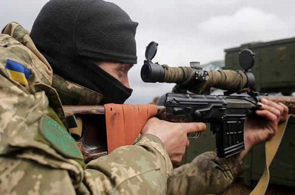 Снайпер ВСУ застрелил еще одного боевика под Марьинкой: появились подробности "ответки" сил АТО