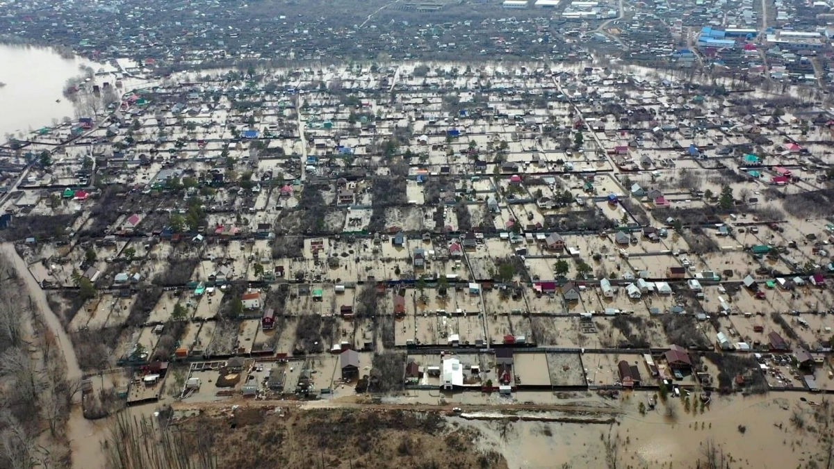 Місто поступово йде під воду: Путіна попередили про нову небезпеку в Оренбурзі