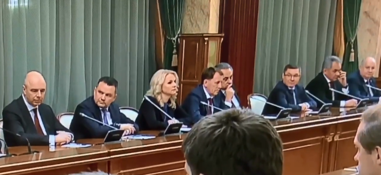 Реакция российских министров на слова Медведева об отставке попала на видео