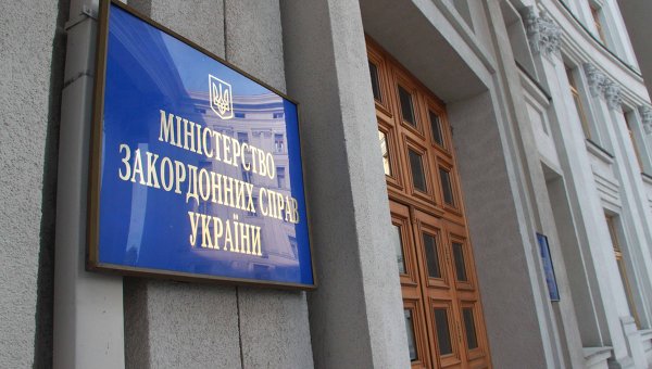 Украина вводит электронную визовую систему для иностранцев: в МИД рассказали подробности 