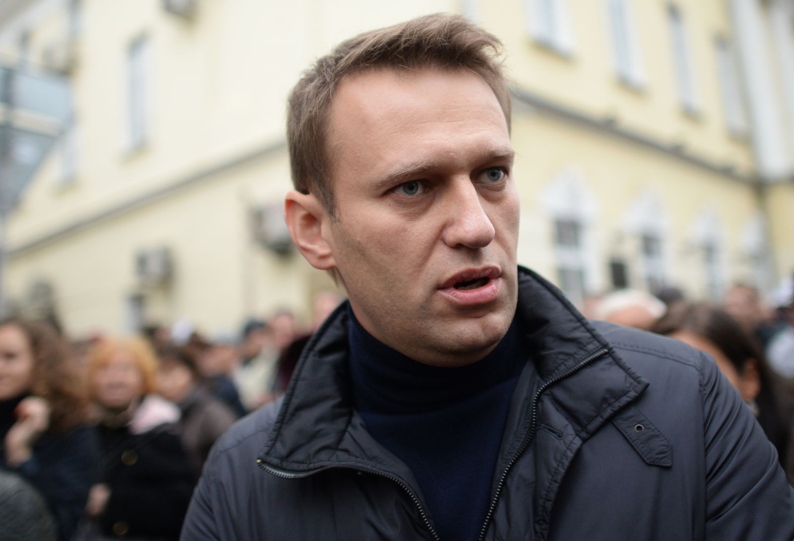 "Старик Путин не хочет, чтобы я попал на митинг в Нижнем Новгороде", - Навального задержали в подъезде дома. Подробности