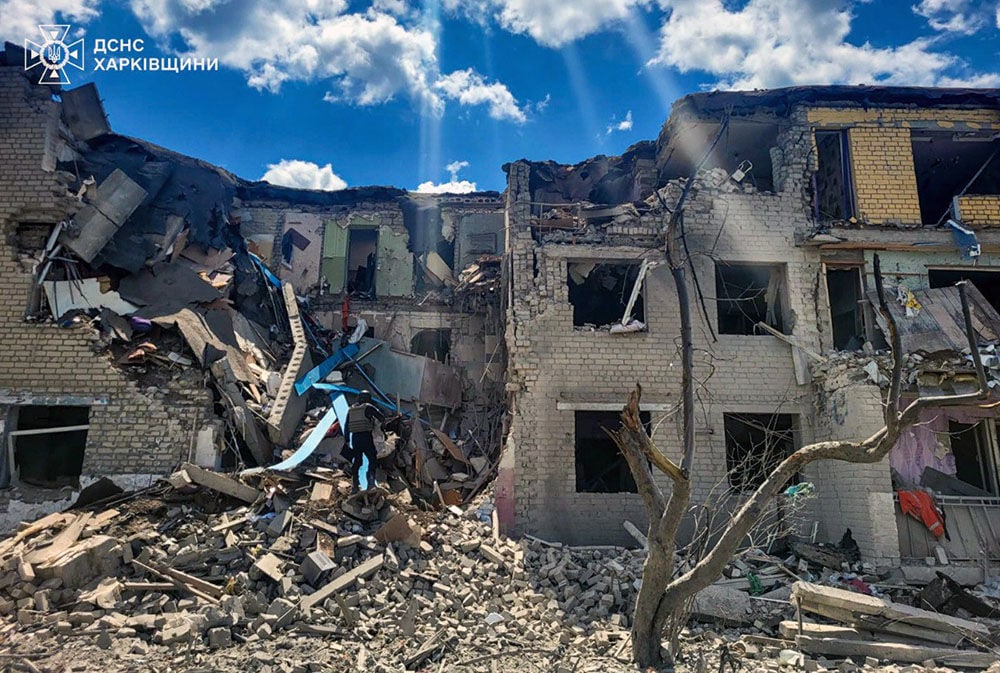 Армия России нанесла авиаудар по жилому дому в Купянске-Узловом - есть погибший и раненые 