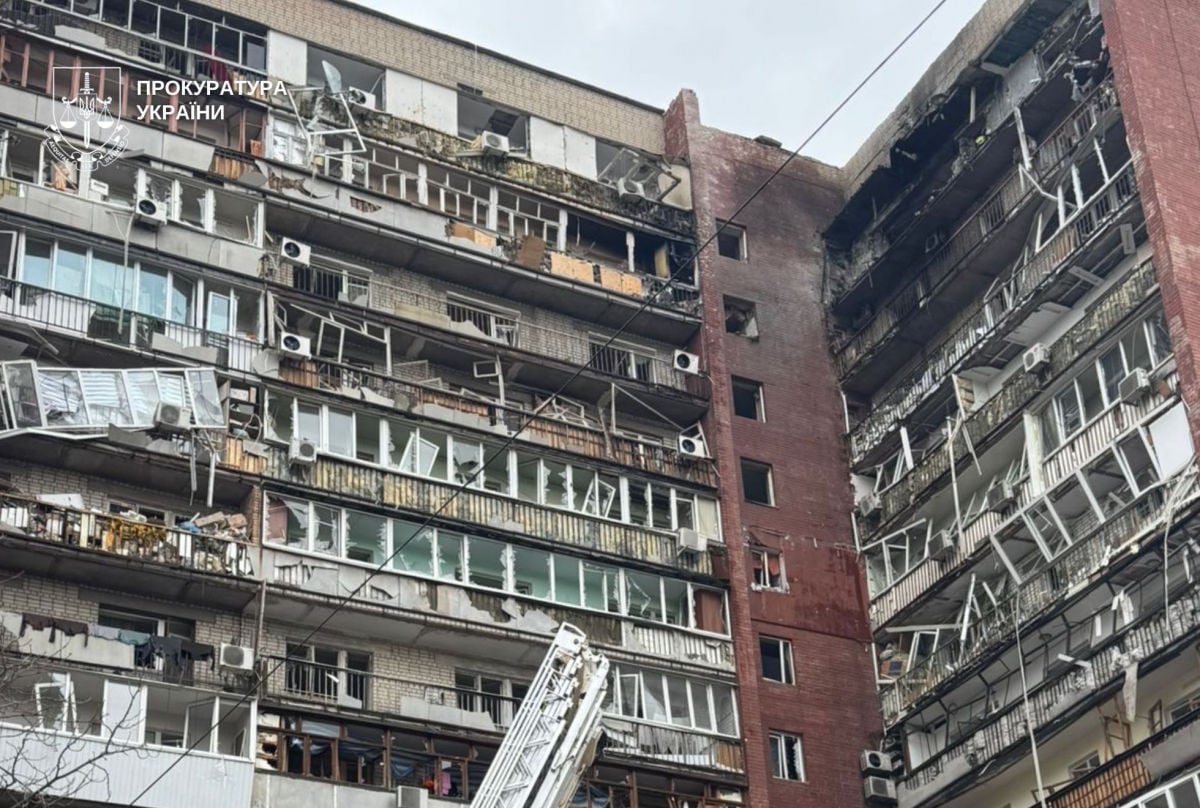 Удар армии РФ по 14-этажке в Днепре: в Сети показали видео с места происшествия  