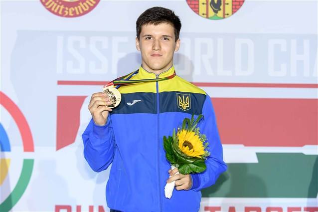 Украинец обошел российского спортсмена, "подстрелив золото" на чемпионате мира