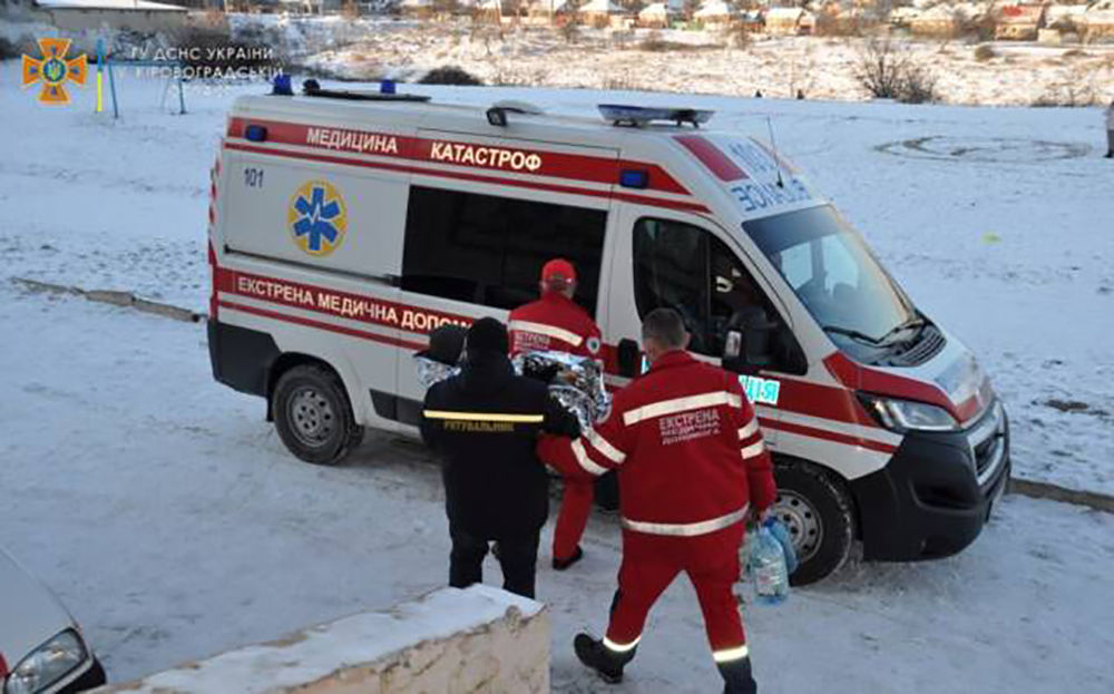 В Кропивницком гендиректор онкодиспансера спас провалившуюся под лед школьницу