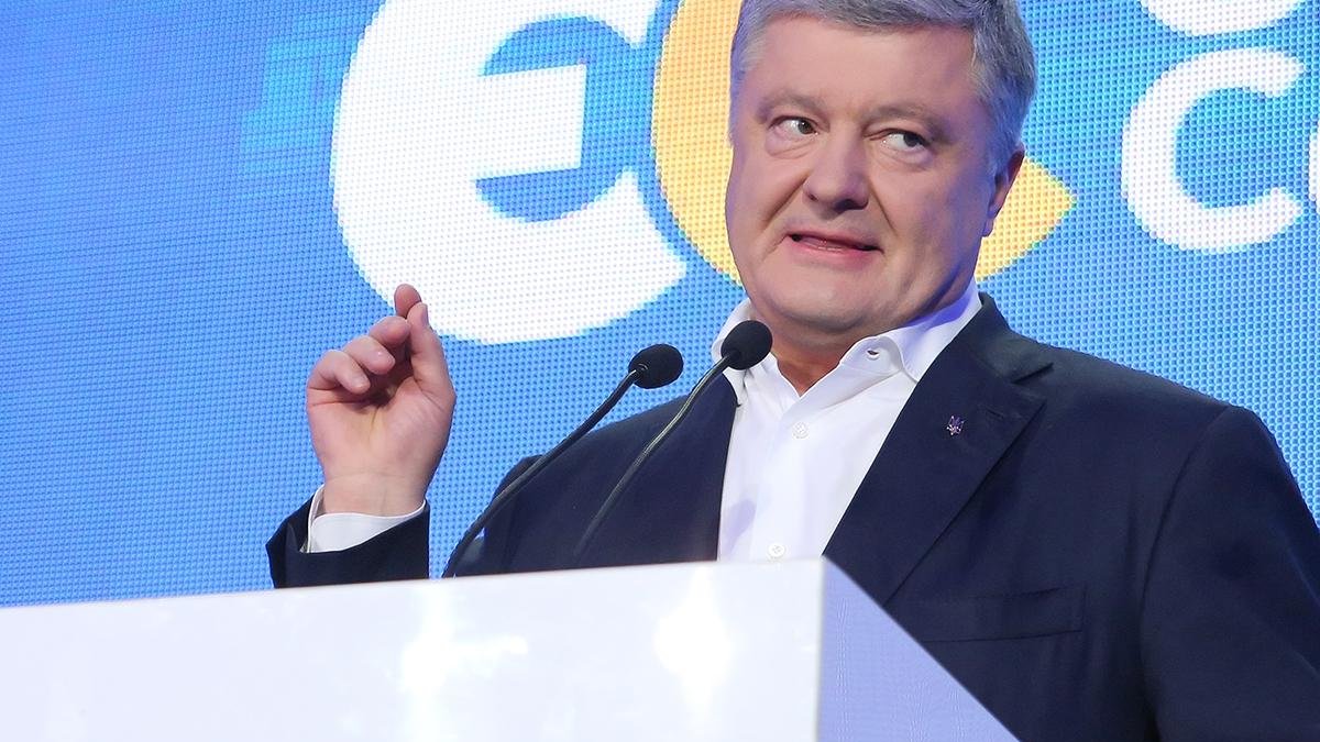 Порошенко о смягчении карантина в Украине: "Это чисто политическое рискованное решение" 