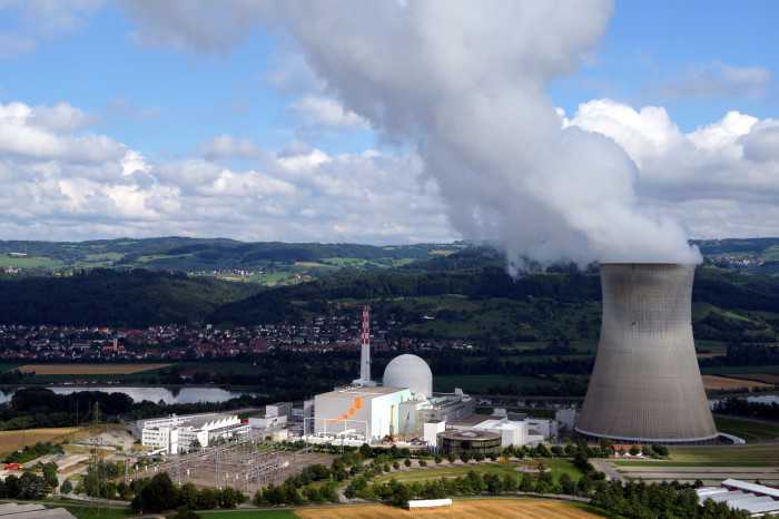 Швейцария отказалась от атомных электростанций - почти 60% населения страны на референдуме высказались против "опасного атома"