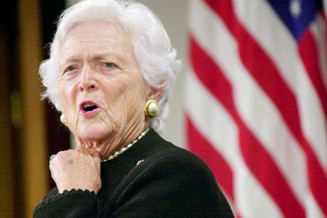 "Невероятная женщина, которая была женой и матерью двух президентов", - в США на 92-м году жизни умерла Барбара Буш. Стали известны подробности