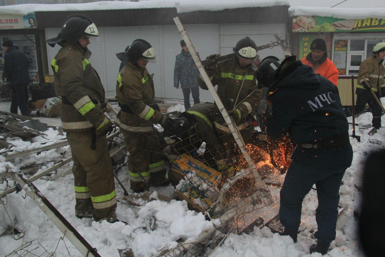 ​Жители Макеевки предрекли “ДНР” новые трагедии после обрушения крыши на рынке: “Потом расскажут о жертвах”