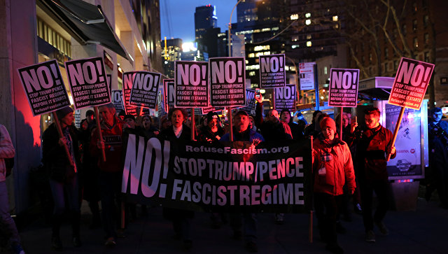 Мэр Нью-Йорка Де Блазио, Мур и Де Ниро яростно митингуют против инаугурации Трампа и намерены объявить 100-дневный протест 