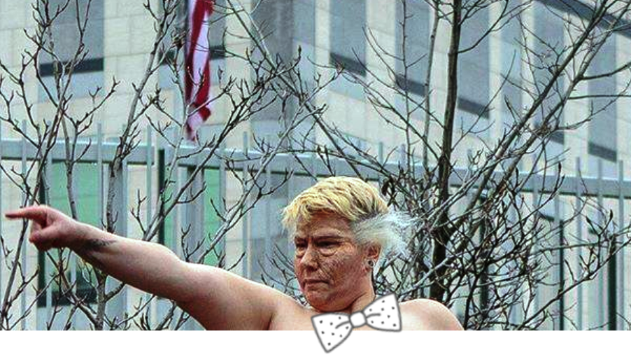 "Никаких ядерных соревнований!" - активистка FEMEN в образе Трампа догола разделась на фоне Посольства США в Киеве. Кадры