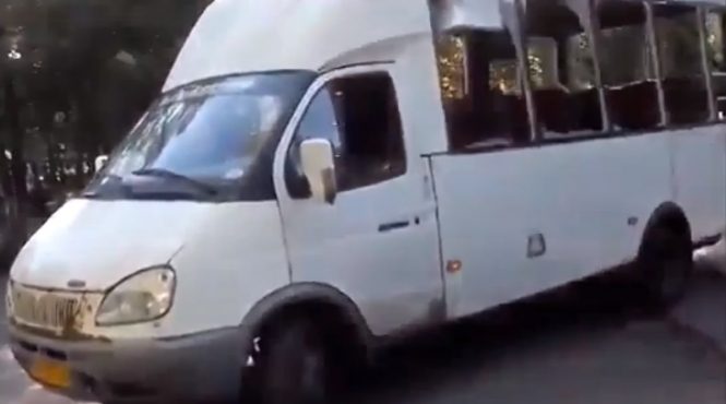 Под утренний обстрел в Донецке попала очередная школа и маршрутный автобус с людьми. Есть жертвы