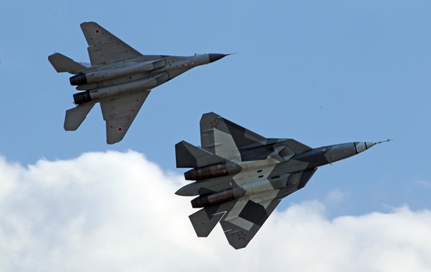 Т-50 против F-22: США в панике от показателей российского истребителя