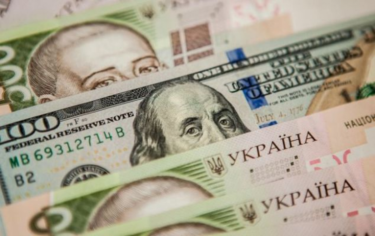 Резкий скачок курса доллара в Украине: чего ждать украинцам и стоит ли скупать валюту