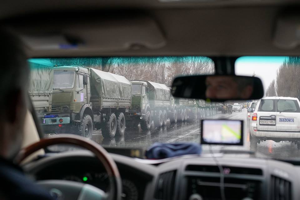 ​В Луганске намечается что-то очень нехорошее: ОБСЕ показало устрашающие колонны военной техники, согнанной в оккупированный город