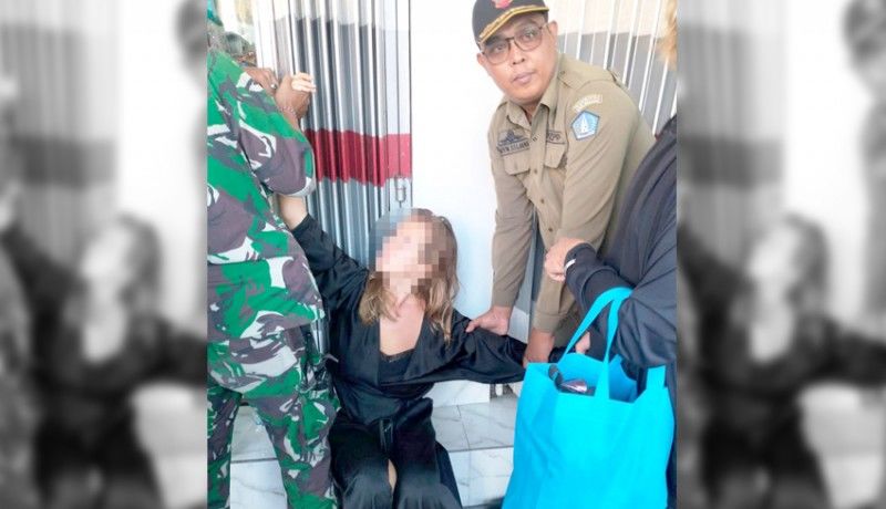На Бали туристка из РФ устроила "шоу" в магазине: дебоширку унимали полиция и медики