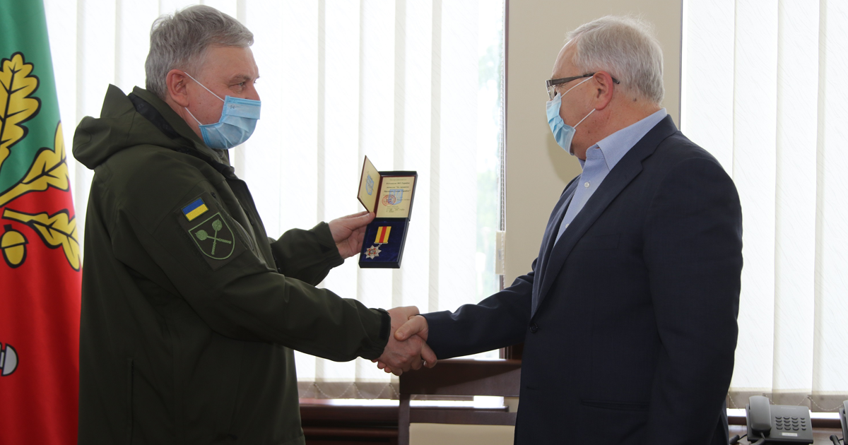 Бутусов о награждении Вилкула-старшего медалью ВСУ: "Это не ошибка, а системная политика власти"