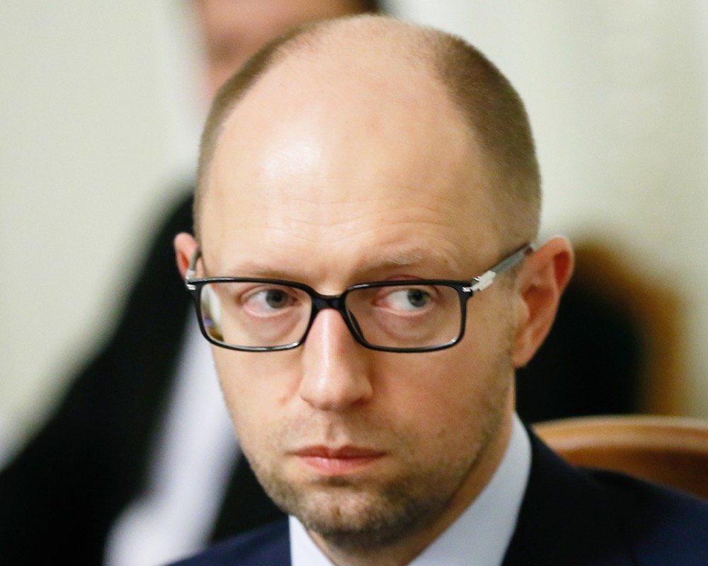 Яценюк продолжает верить в силу Минских договоренностей