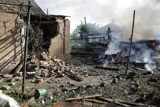 В Донецке за ночь из-за обстрелов разрушено три дома, - мэрия