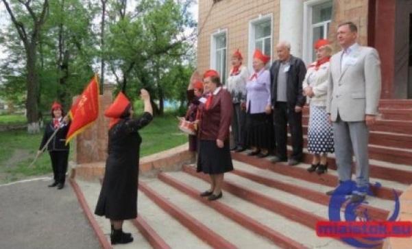   В "ЛНР" все совсем плохо, это конец: известный донецкий блогер Чернов "взорвал" соцсети фотографиями с празднования Дня пионерского движения из оккупированной боевиками Брянки