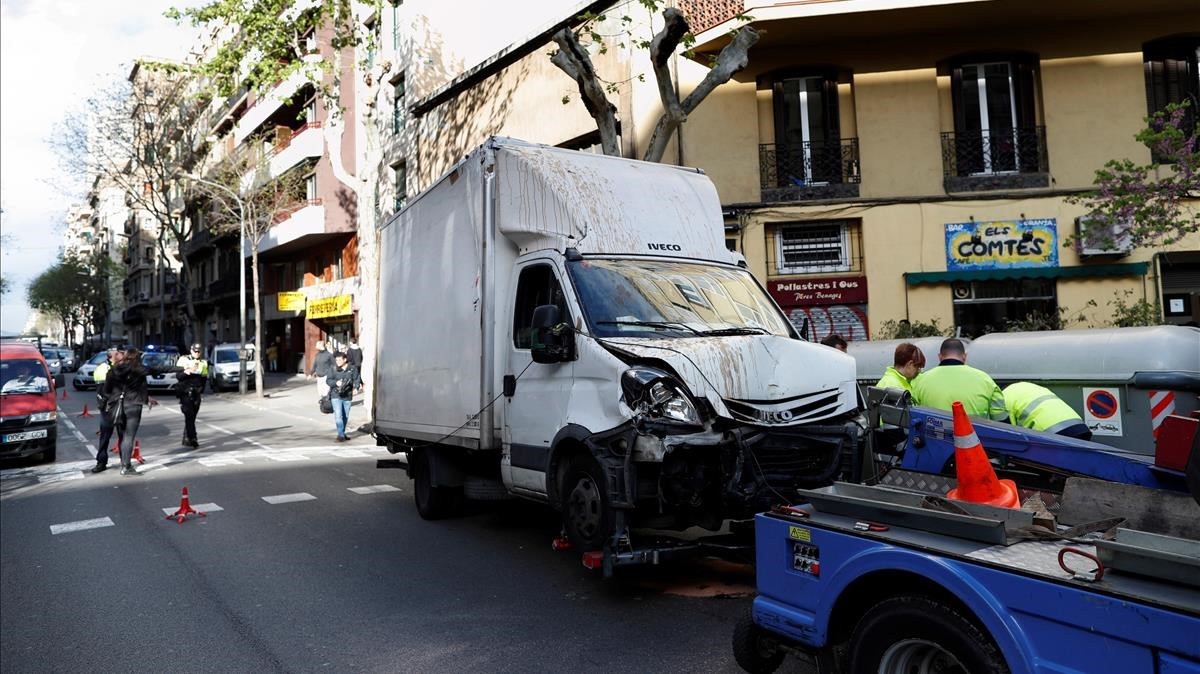 В Испании грузовик въехал в группу прохожих. Есть пострадавшие