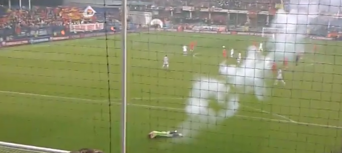 Новое видео попадания файером в Игоря Акинфеева во время матча "Черногория – Россия"