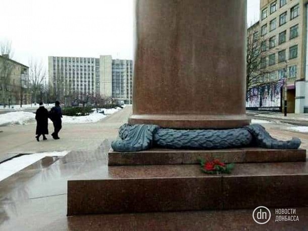 Украина здесь будет: Сеть растрогал знаковый кадр с украинским символом  в самом центре оккупированного Донецка 