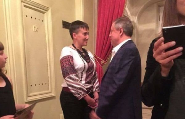 Савченко появилась в неожиданном образе: депутат посетила оперу в вишиванке и на высоких каблуках