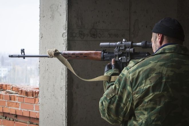 В Станице Луганской снайпер террористов "ЛНР" убил военного ВСУ и ранил его сослуживца