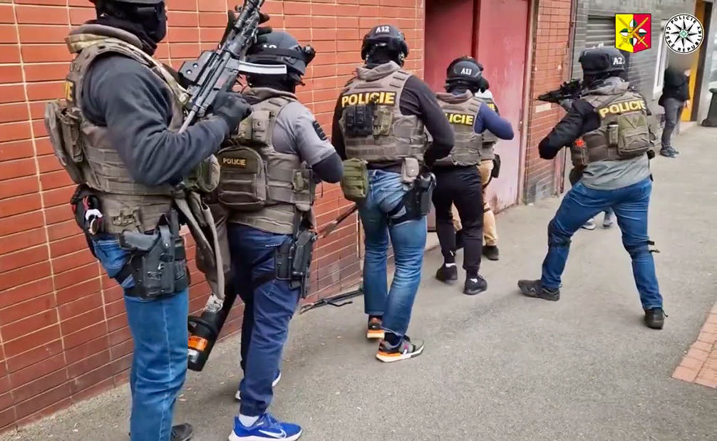 В Чехии мужчина устроил стрельбу в здании мэрии – есть погибшие и раненые