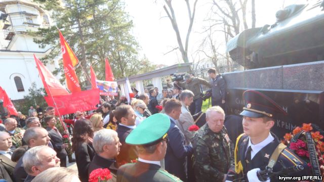 ​В Симферополе прошел митинг, посвященный 71-й годовщине освобождения от фашистских захватчиков