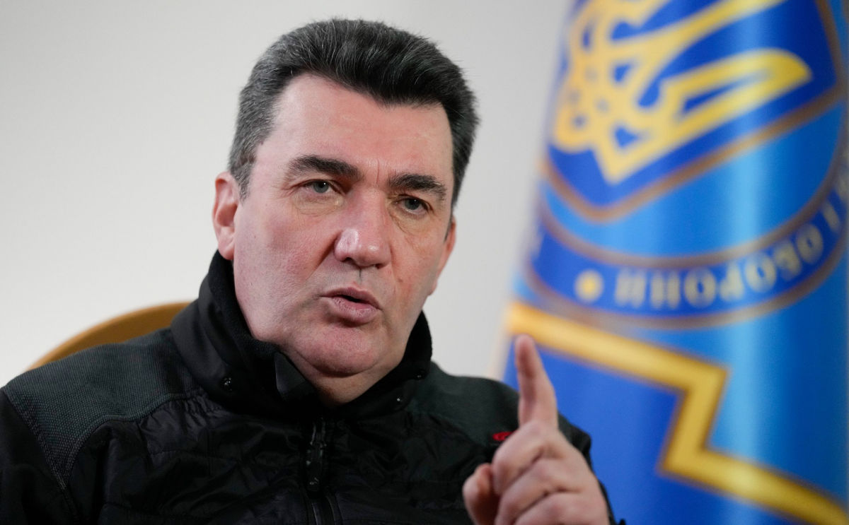 Данилов ответил на слухи о "готовящейся отставке" Залужного 