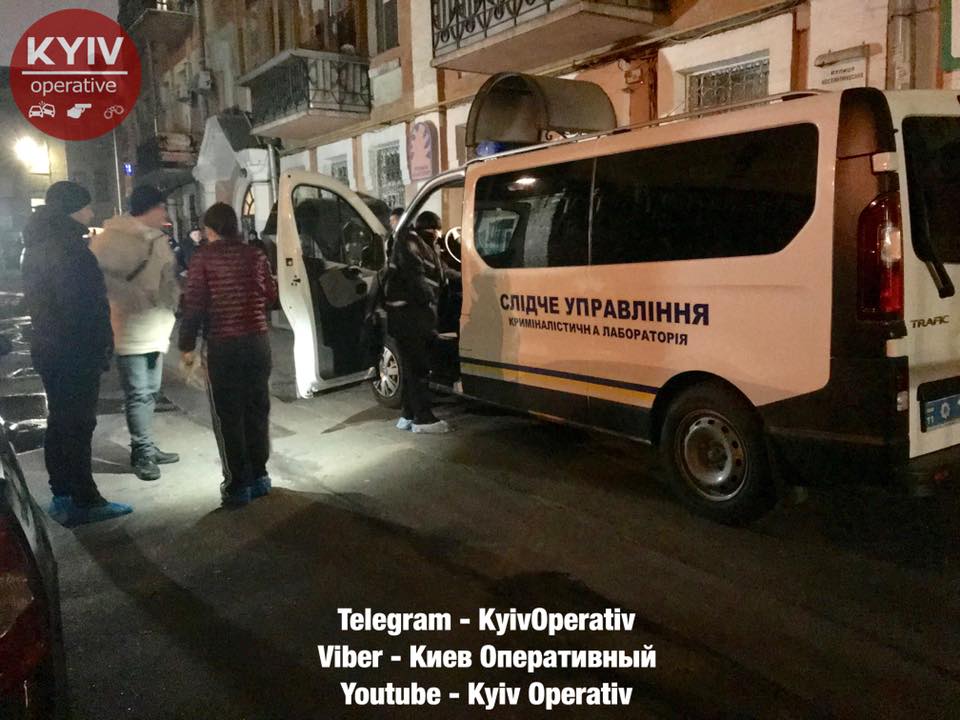 Жестокое убийство мужчины в ночь на Рождество на Подоле в Киеве: жильцы подъезда такого страха не испытывали никогда - кадры 