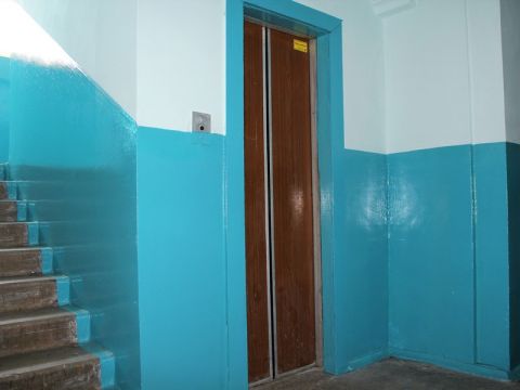 Грохот и полная темнота: в Одессе лифт с 4-месячным ребенком, мамой и бабушкой рухнул в подвал