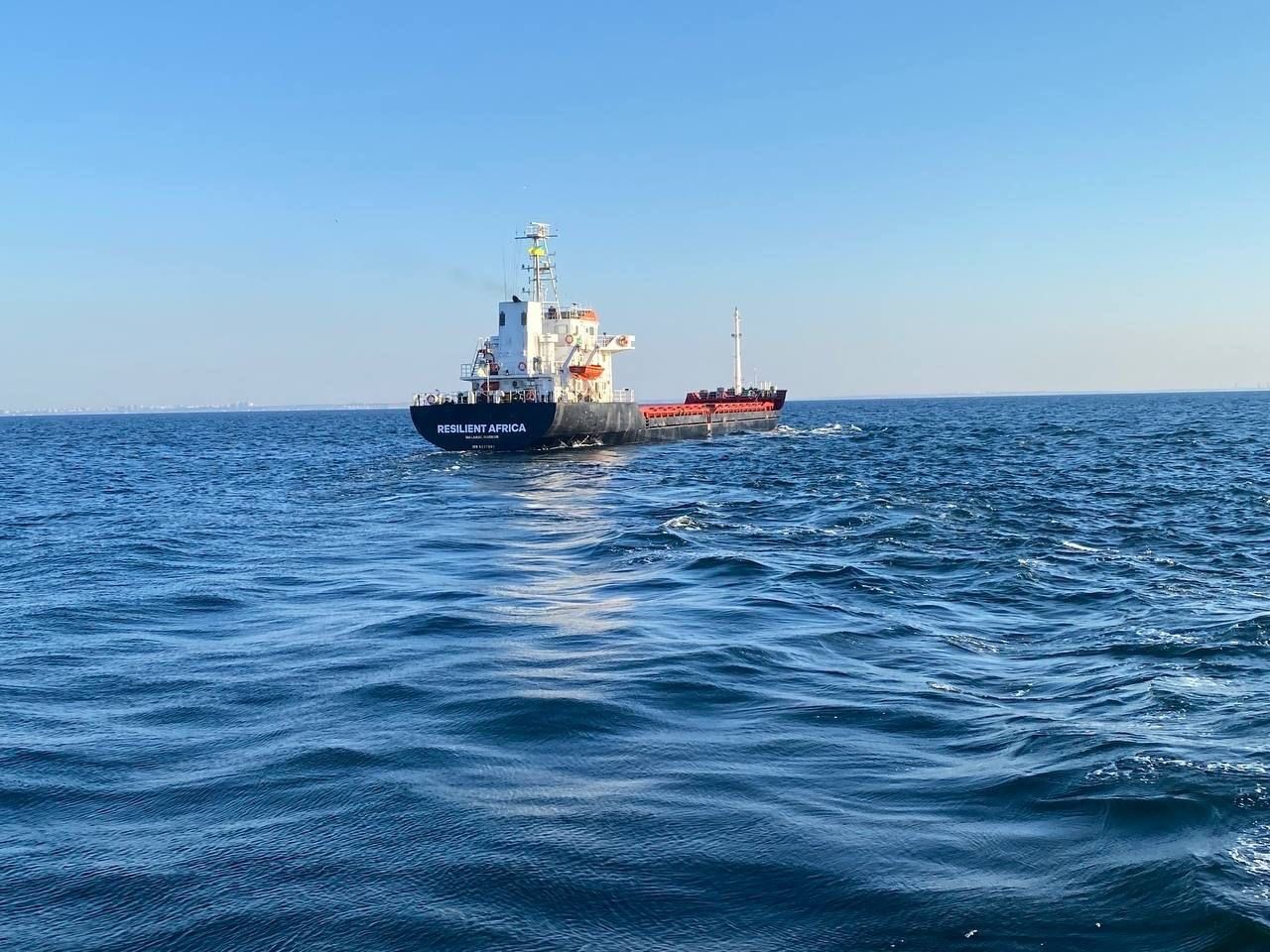 Экспорт без сделки с РФ: из морского порта на Одесчине вышло судно с украинским зерном 