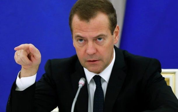 Медведев изрядно повеселил публику, собравшись "дойти до Польши"
