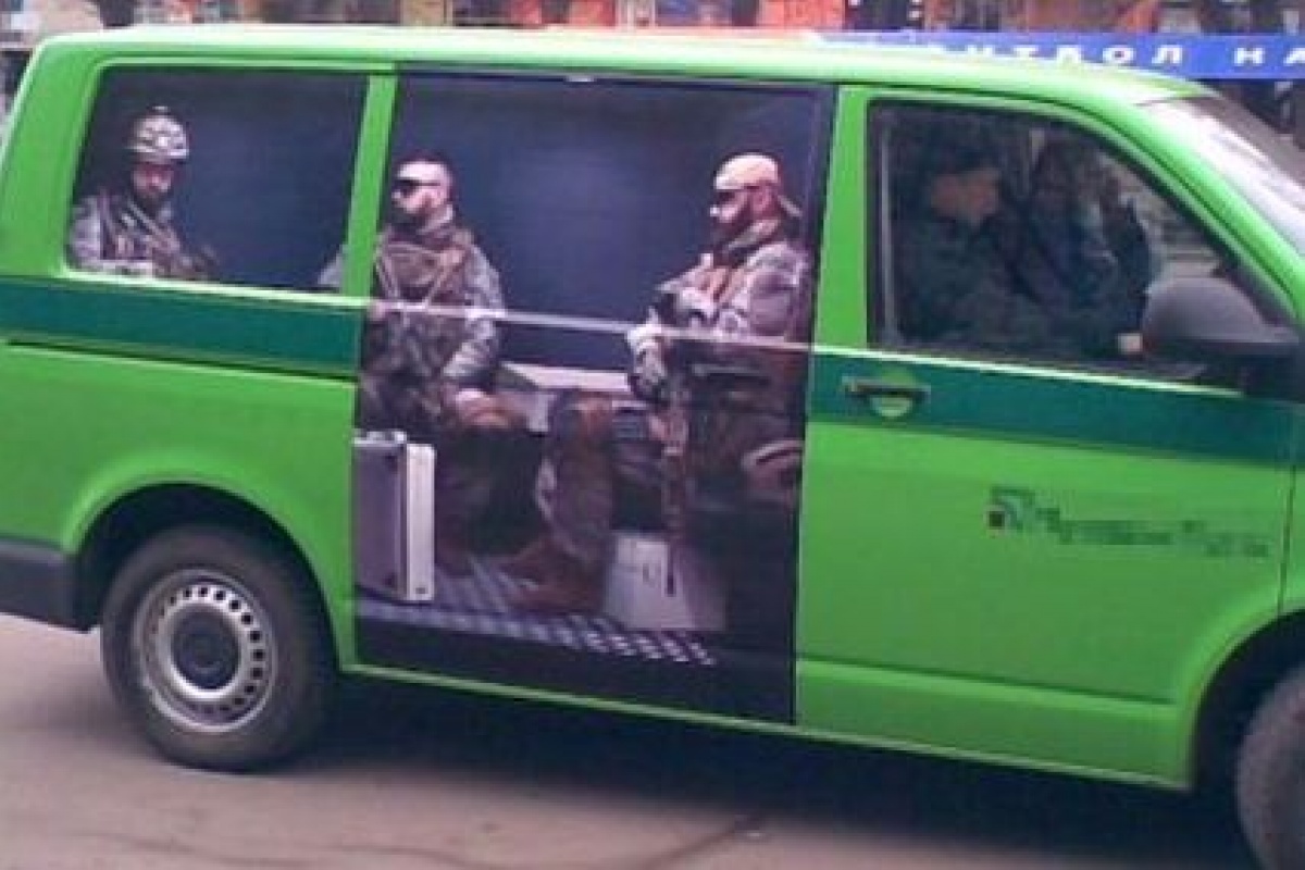 Нападение на инкассаторов в Ирпене: появилось фото одного из злоумышленников, банк обещает награду за поиск