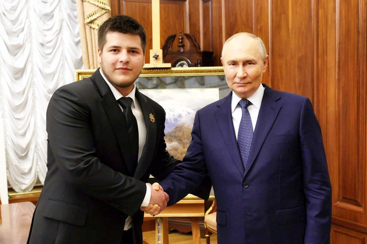 Путин поздравил со свадьбой сына Кадырова, с которым у главы Кремля проблема