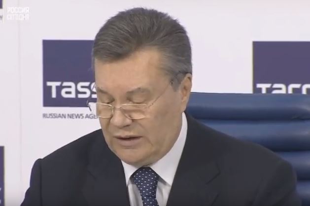 "За все ответят, у меня есть документы", - обиженный Янукович разразился угрозами в адрес Украины и пригрозил местью Киеву. Кадры