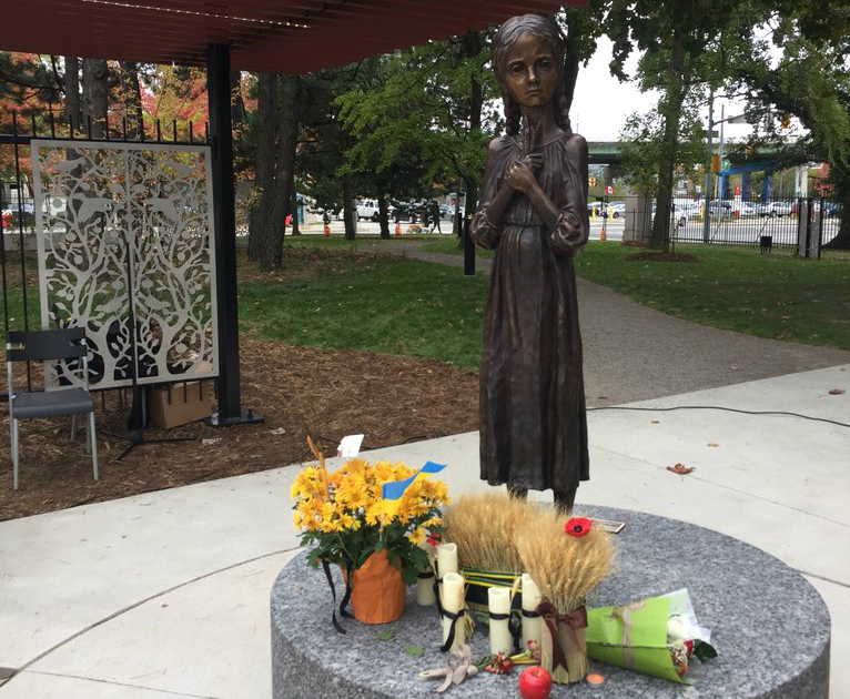 Живая память Украины: в Канаде установили памятник жертвам Голодомора – кадры