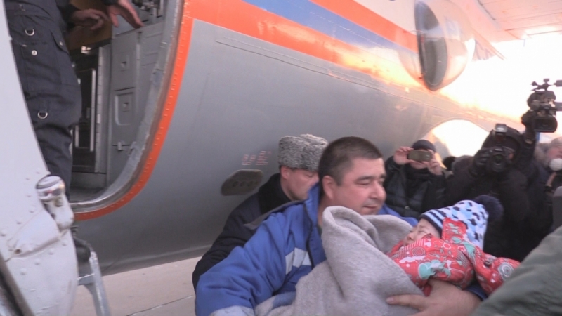 Спасло то, что убило других: история единственной выжившей при крушении самолета в РФ 3-летней Жасмин