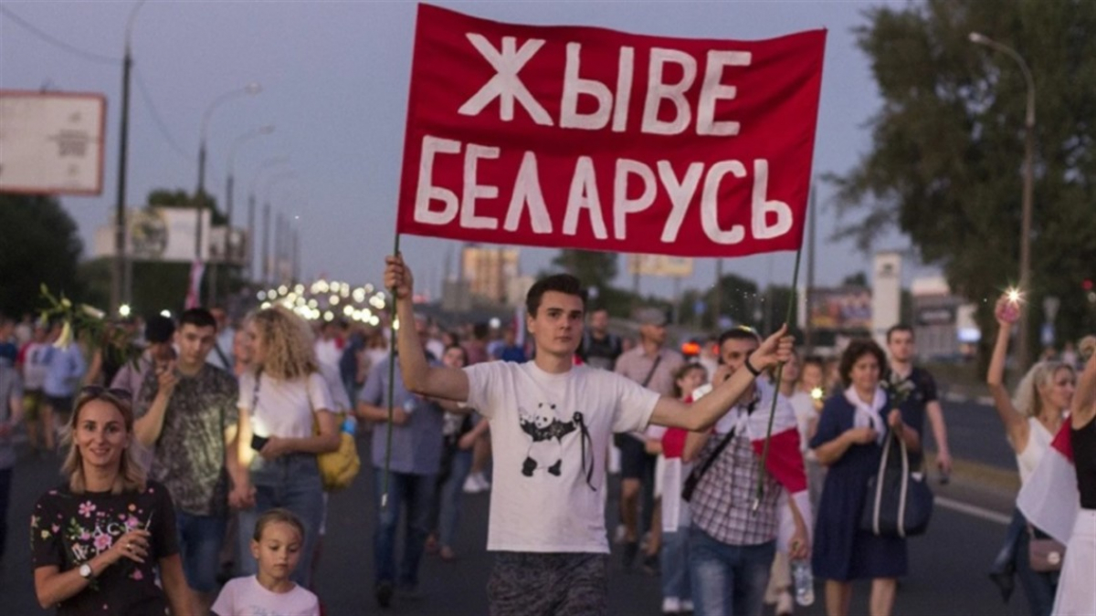 В Гродно силовики Лукашенко тащили в автобус беременную женщину: опубликованы кадры