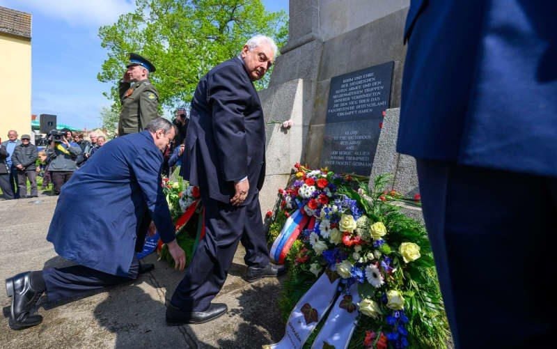 В Германии российского посла Нечаева освистали на памятном мероприятии – тот отреагировал 
