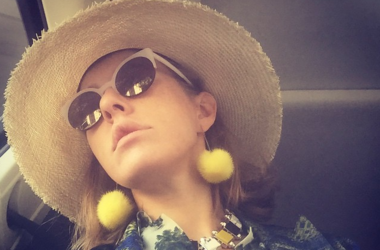 Ксения Собчак села на шпагат в купальнике