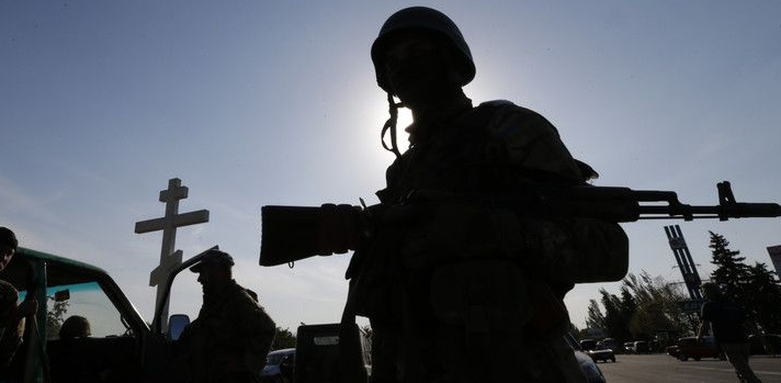 Порошенко наградил бойцов, погибших в боях под Иловайском и Дебальцево