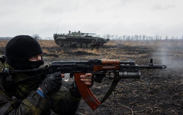 ​В Трехизбенке идет бой: ранены трое украинских военных
