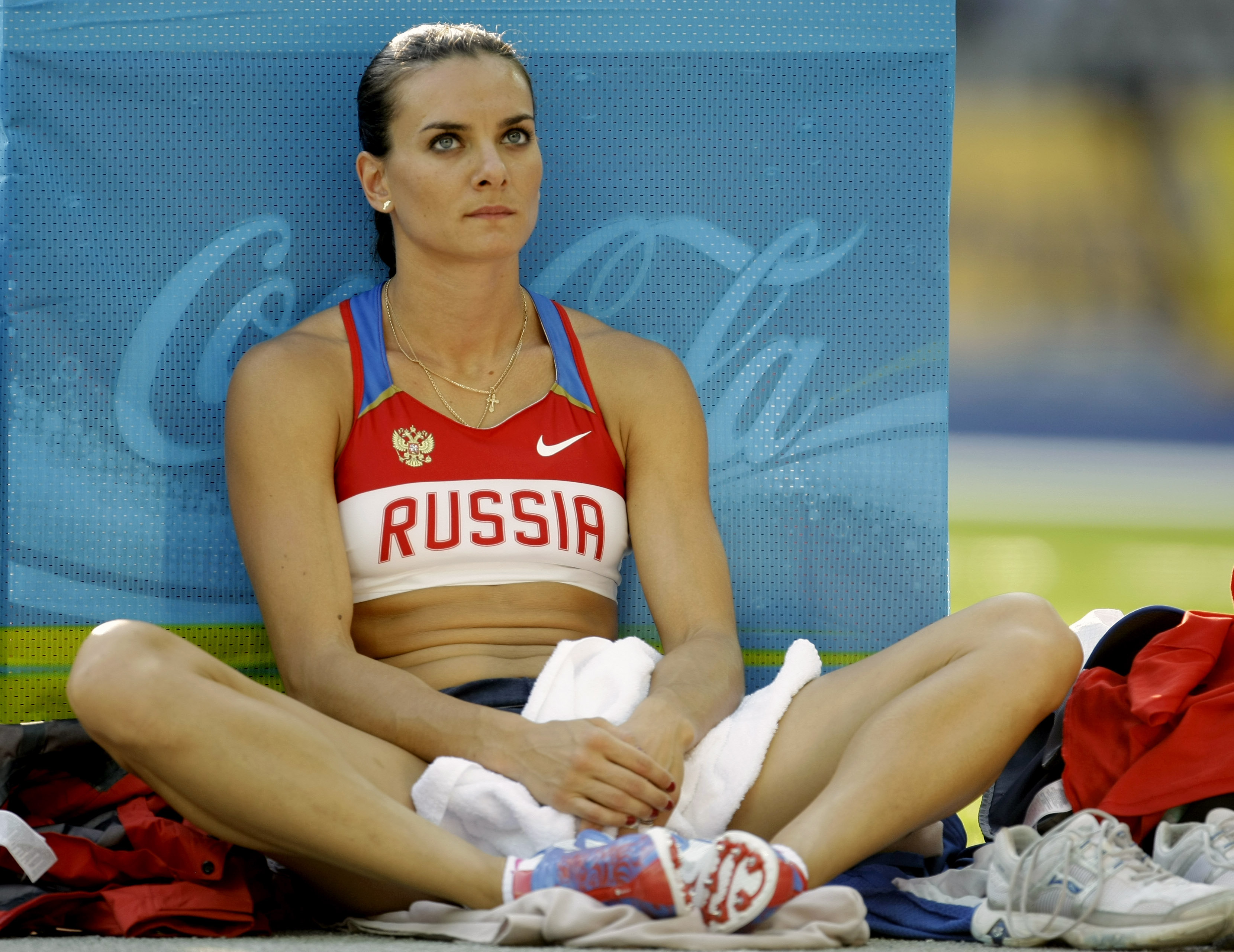 "Королева допинга" Исинбаева попрощалась с легкой атлетикой